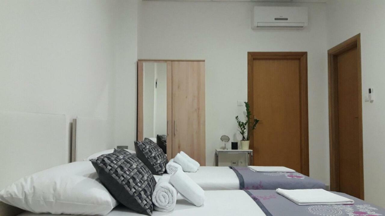 Apartment Smodlaka Dugopolje Eksteriør billede